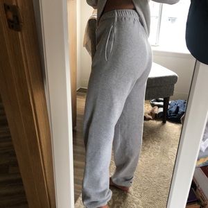 Tna - COZYAF BOYFRIEND BASIC SWEATPANT (in grey)